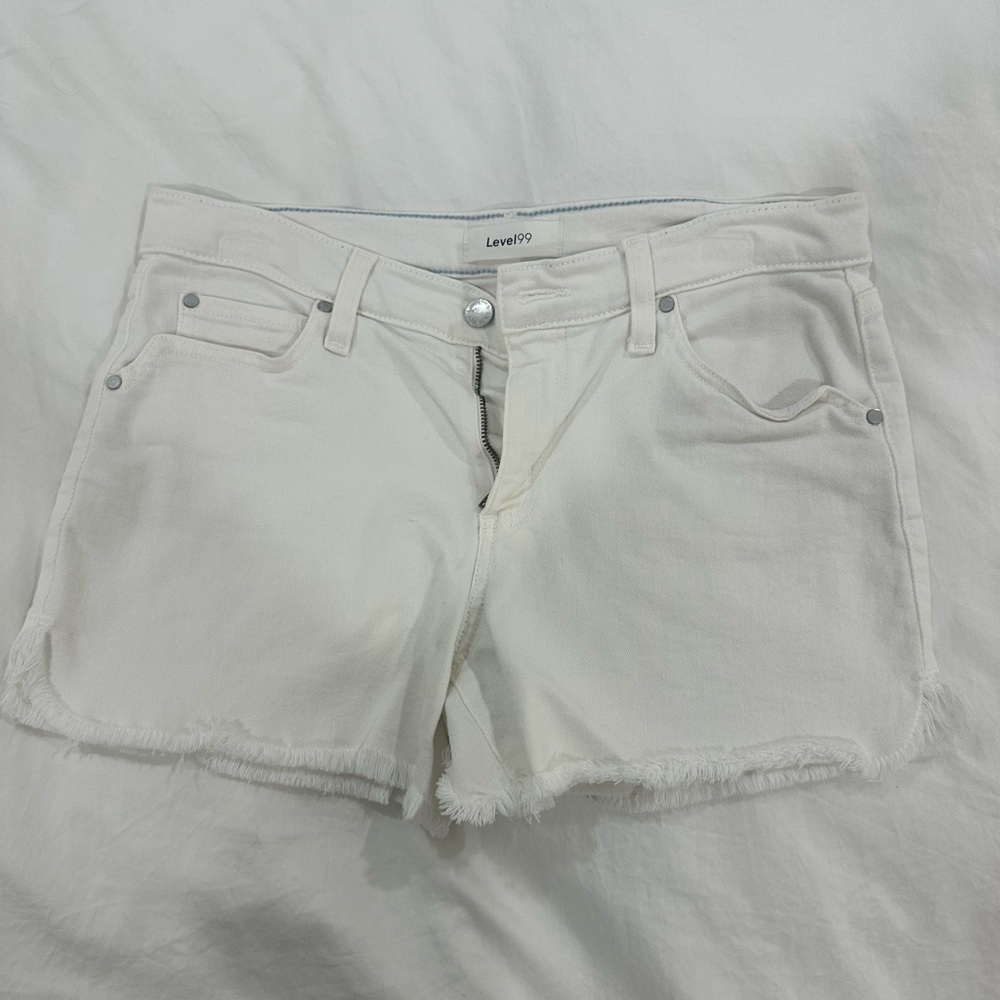 Level 99 Size 27 White Denim Shorts with frayed edge